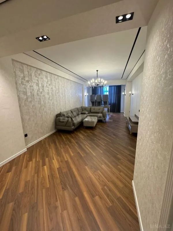 Kirayə verilir 3 otaqlı mənzil 141 m²