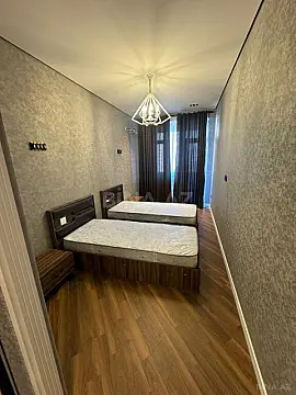 Kirayə verilir 3 otaqlı mənzil 141 m²