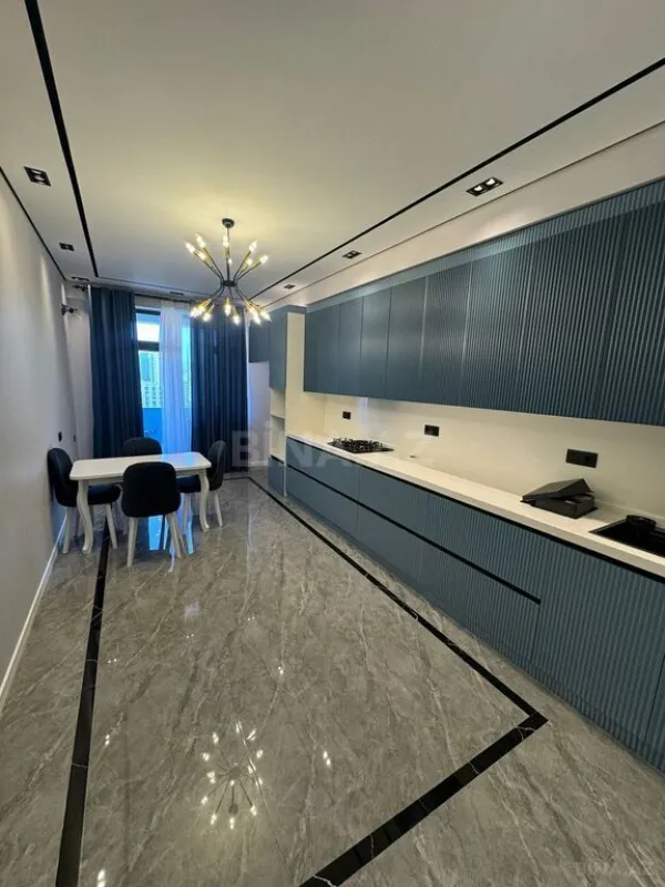 Kirayə verilir 3 otaqlı mənzil 141 m²