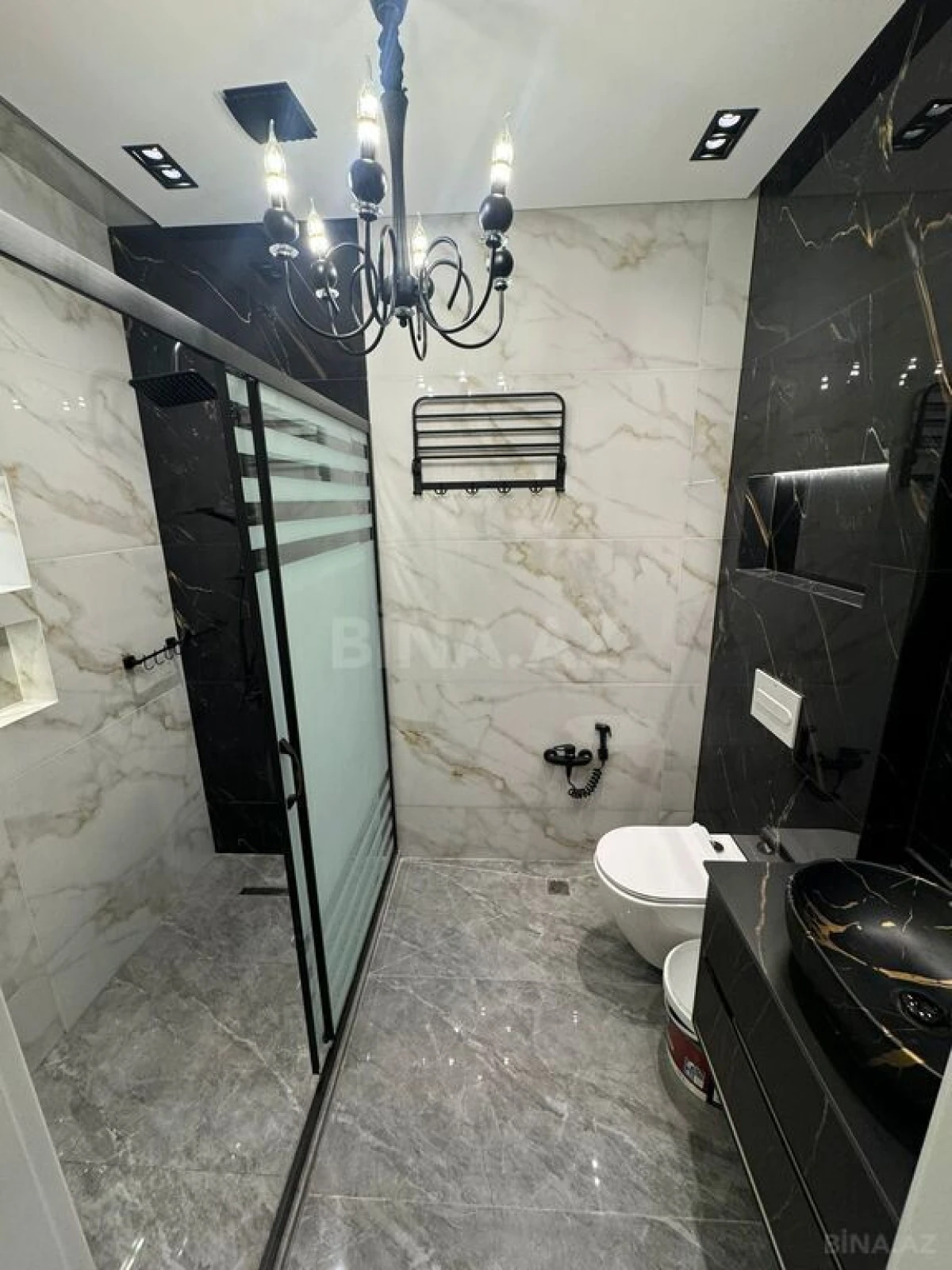 Kirayə verilir 3 otaqlı mənzil 141 m²