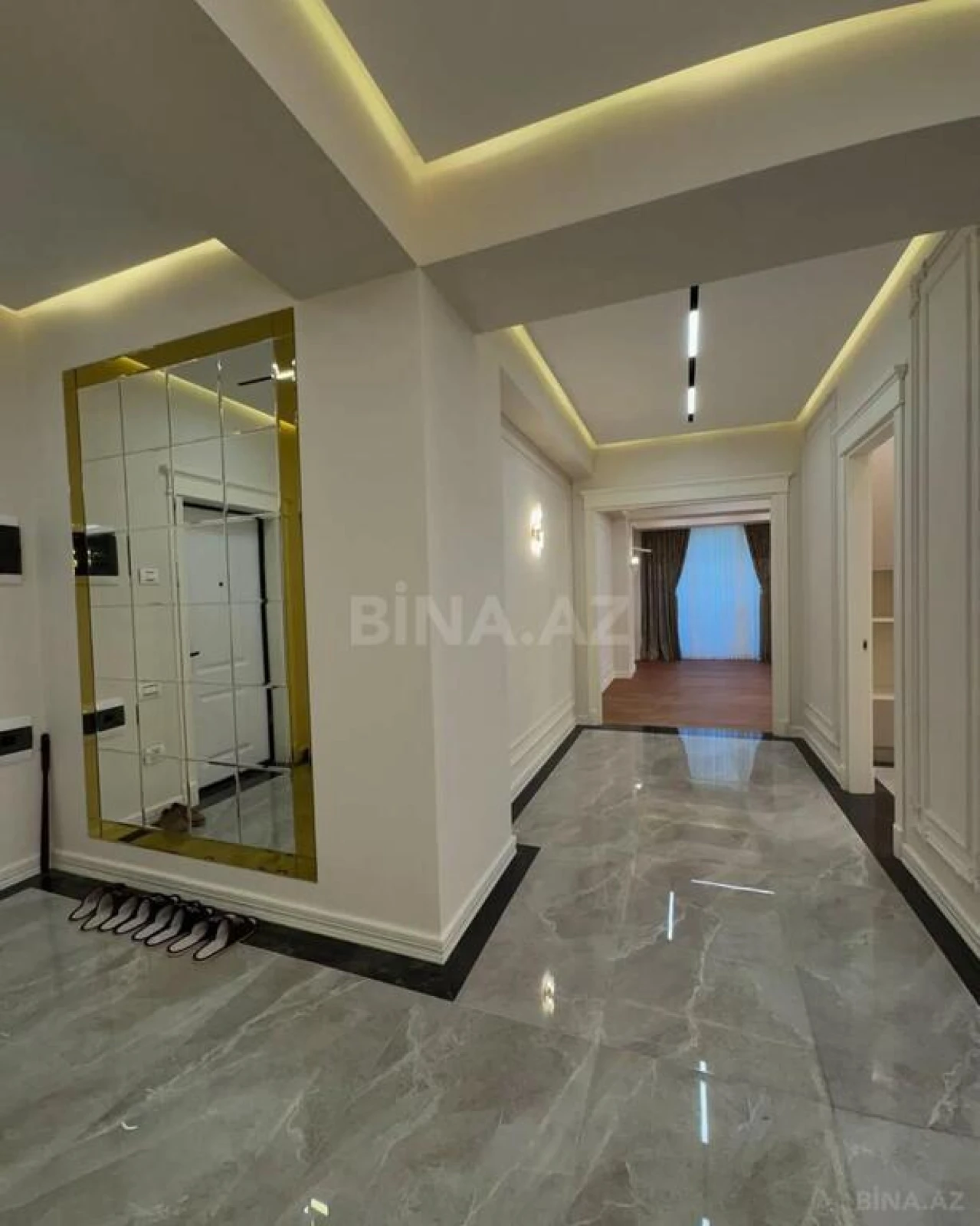 Satılır 4 otaqlı mənzil 179 m²