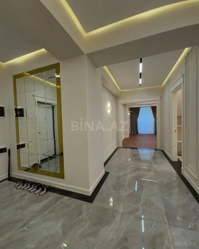 Satılır 4 otaqlı mənzil 179 m²