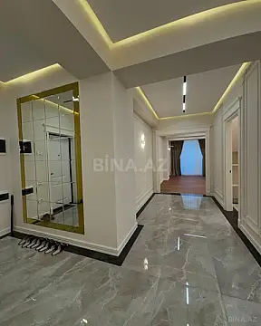 Satılır 4 otaqlı mənzil 179 m²