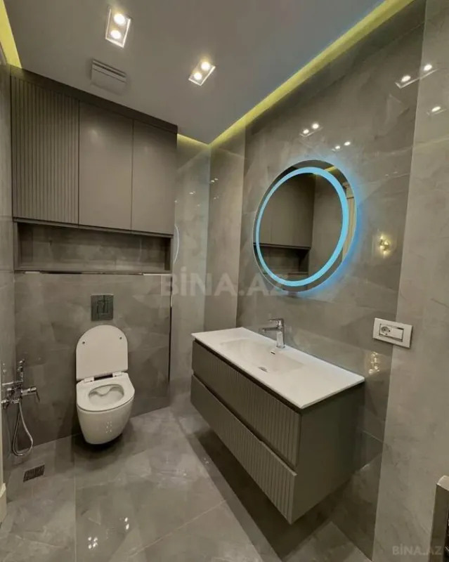 Satılır 4 otaqlı mənzil 179 m²
