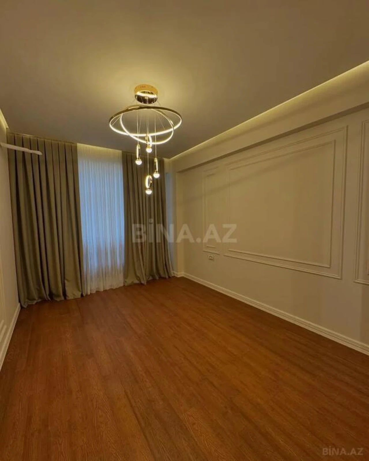 Satılır 4 otaqlı mənzil 179 m²