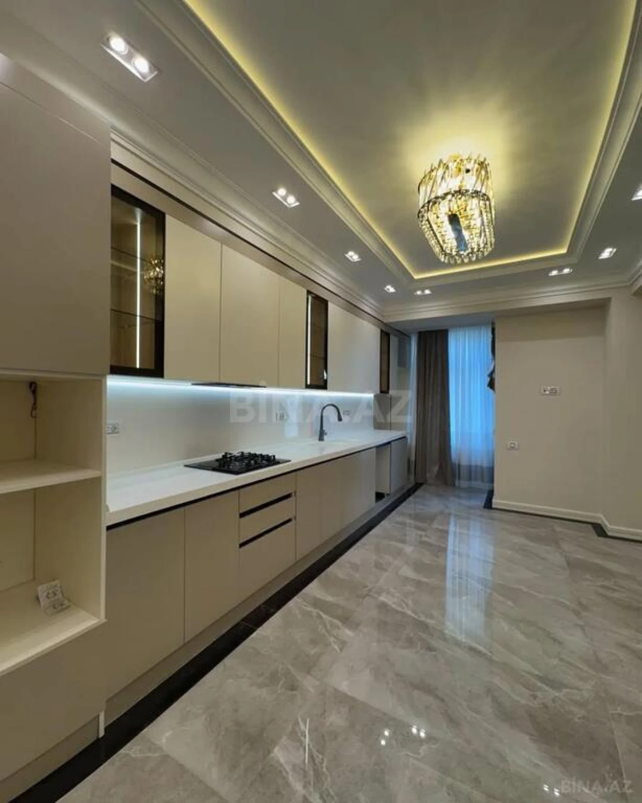 Satılır 4 otaqlı mənzil 179 m²