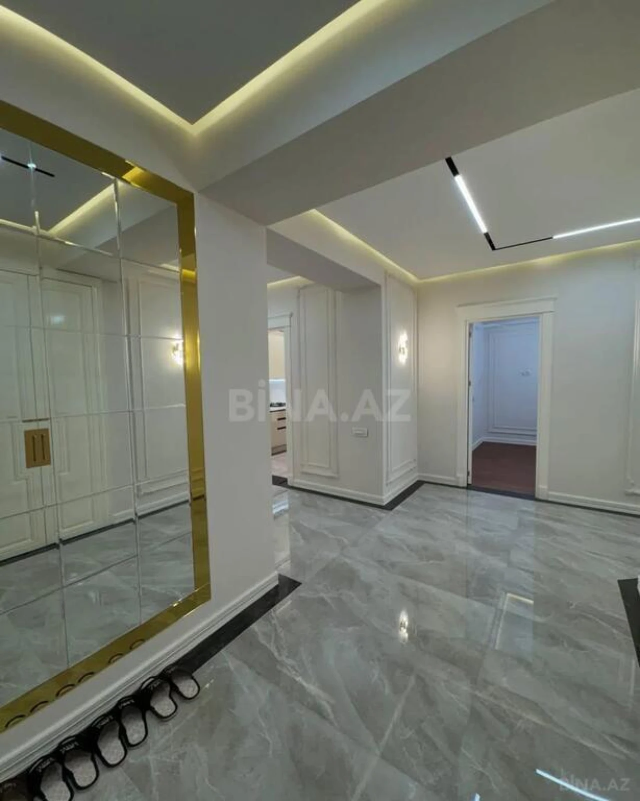 Satılır 4 otaqlı mənzil 179 m²