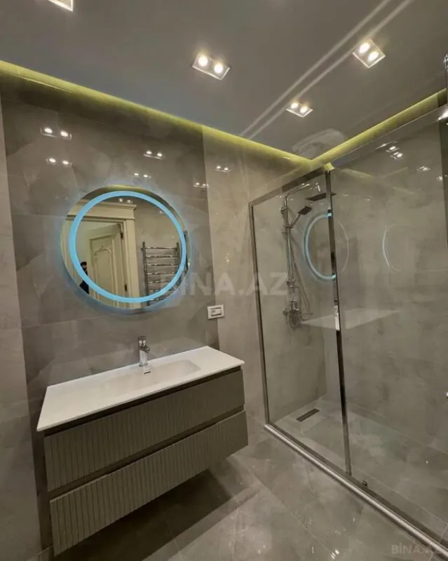 Satılır 4 otaqlı mənzil 179 m²