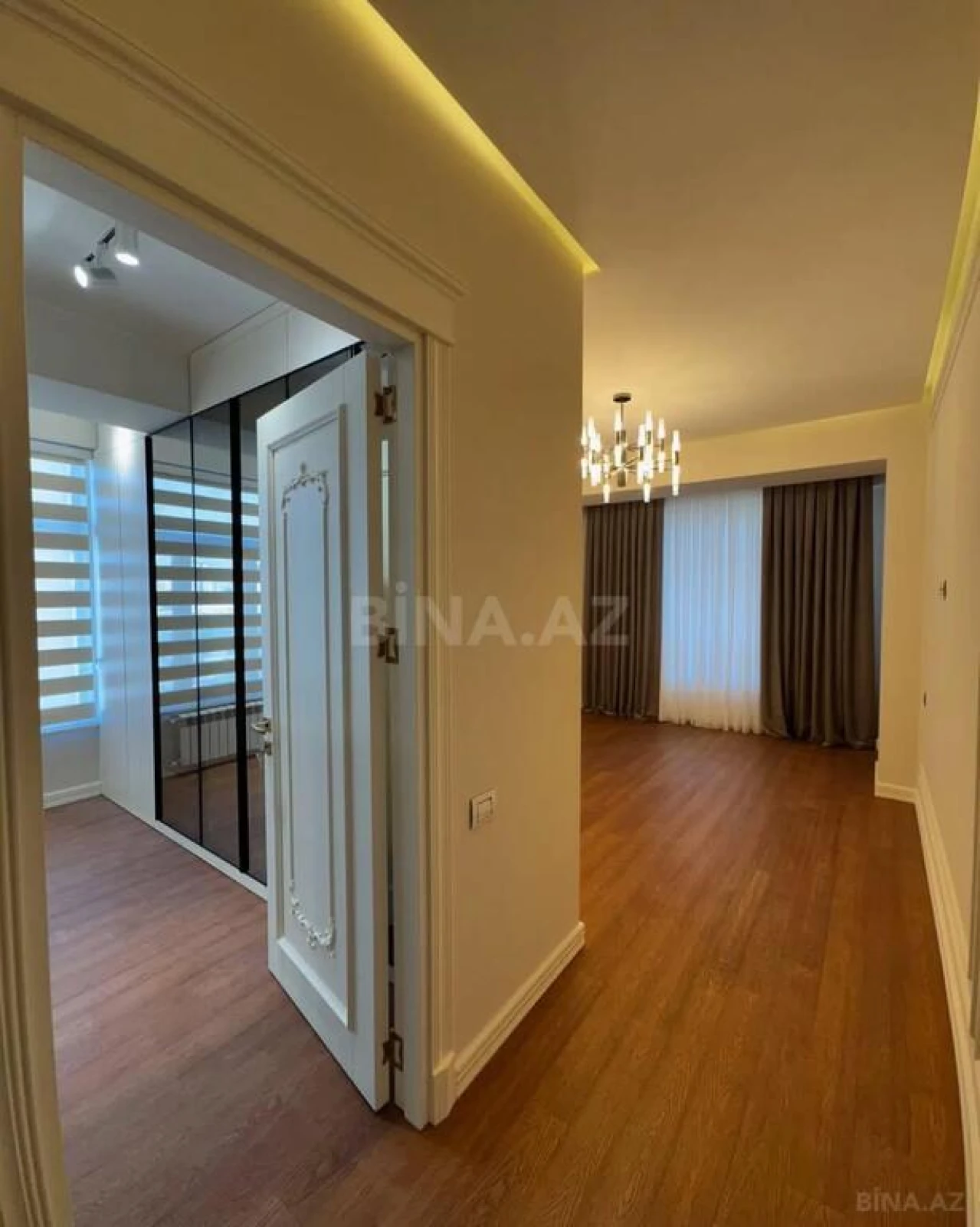Satılır 4 otaqlı mənzil 179 m²