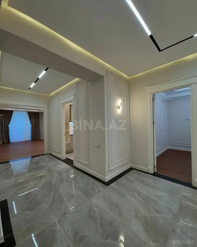 Satılır 4 otaqlı mənzil 179 m²