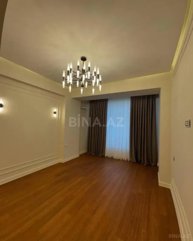 Satılır 4 otaqlı mənzil 179 m²