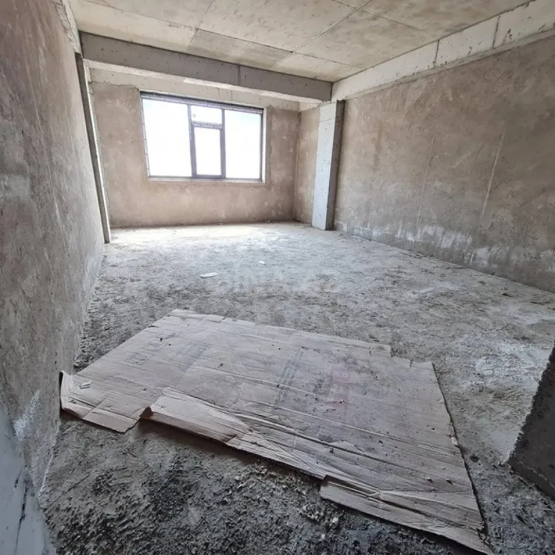 Satılır 4 otaqlı mənzil 181 m²