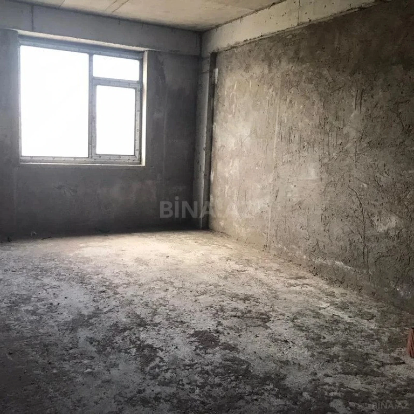 Satılır 4 otaqlı mənzil 181 m²