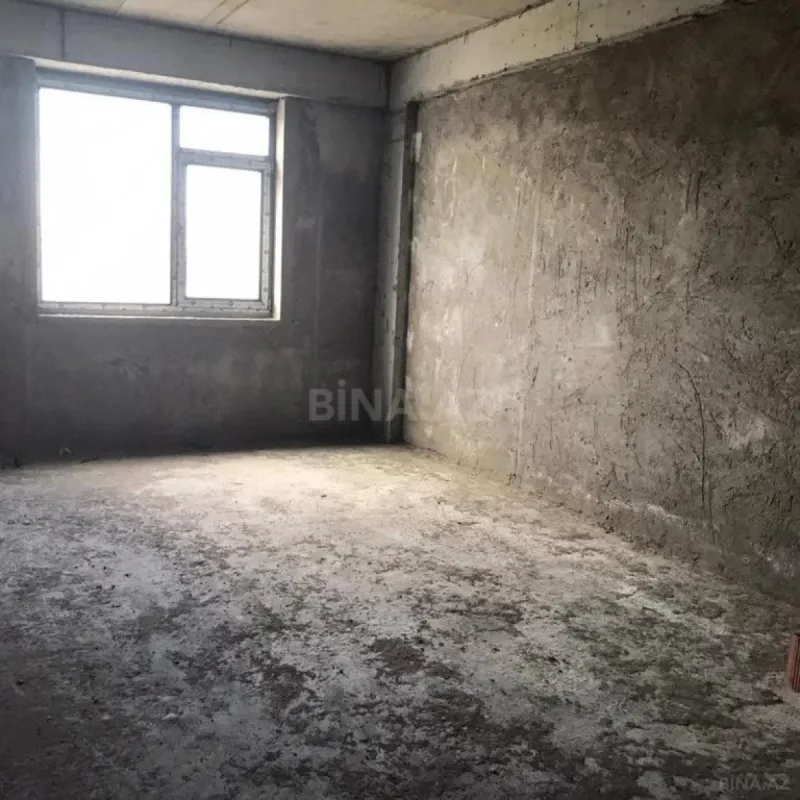 Satılır 4 otaqlı mənzil 181 m²