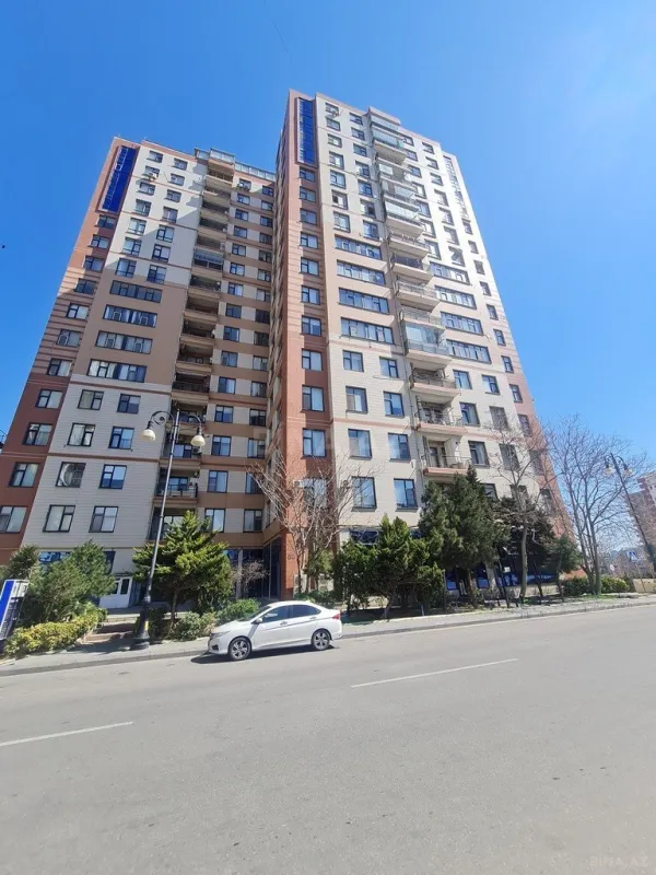 Satılır 4 otaqlı mənzil 181 m²