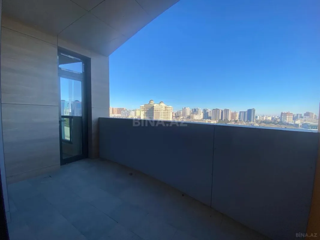 Satılır 3 otaqlı mənzil 220 m²
