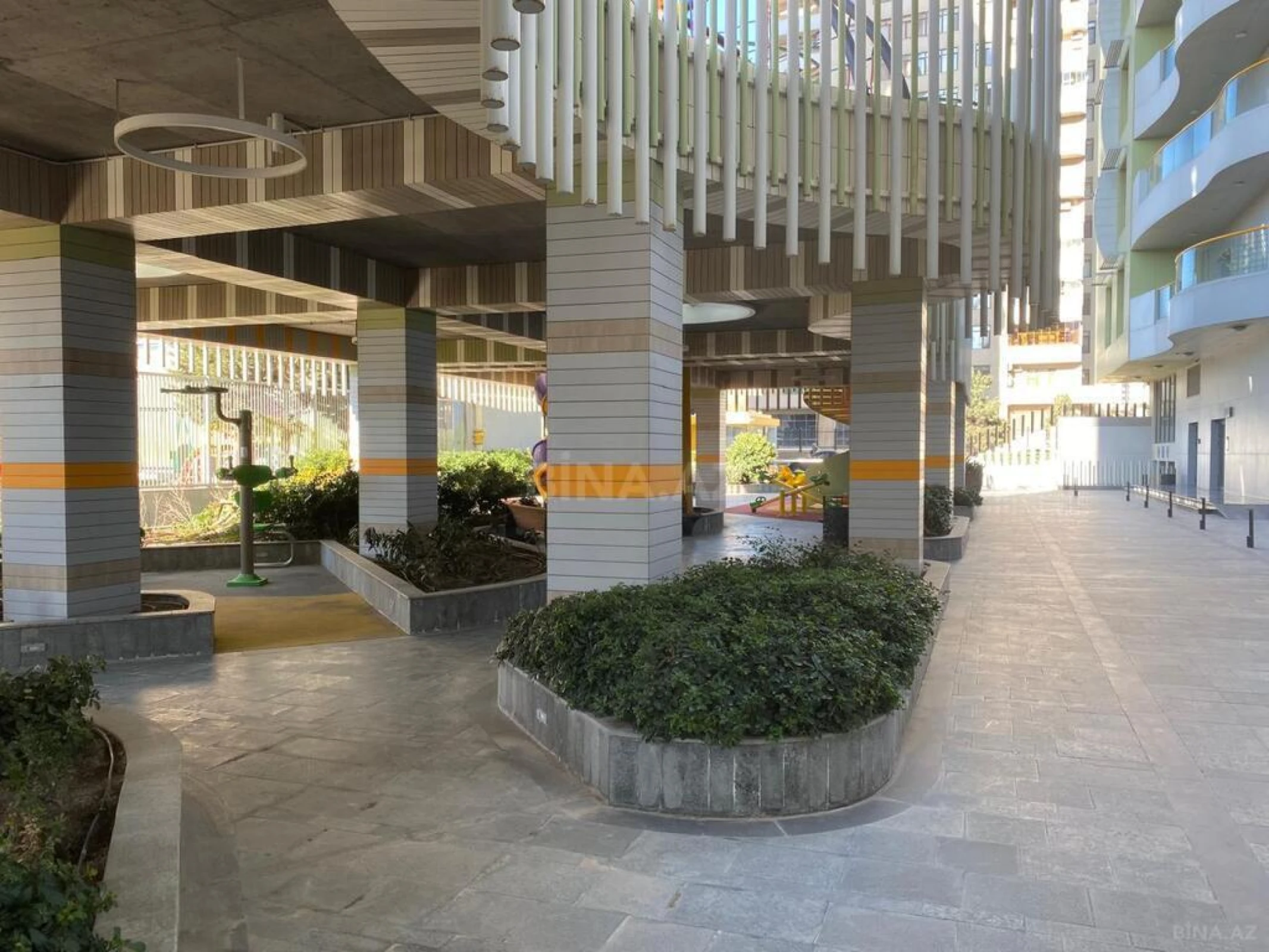 Satılır 3 otaqlı mənzil 220 m²