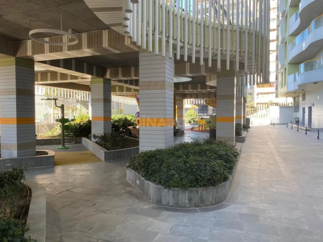 Satılır 3 otaqlı mənzil 220 m²