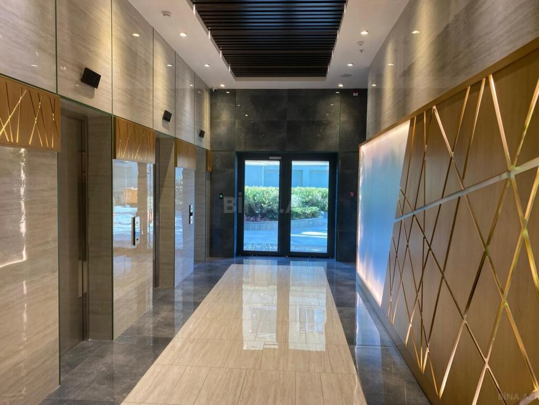 Satılır 3 otaqlı mənzil 220 m²