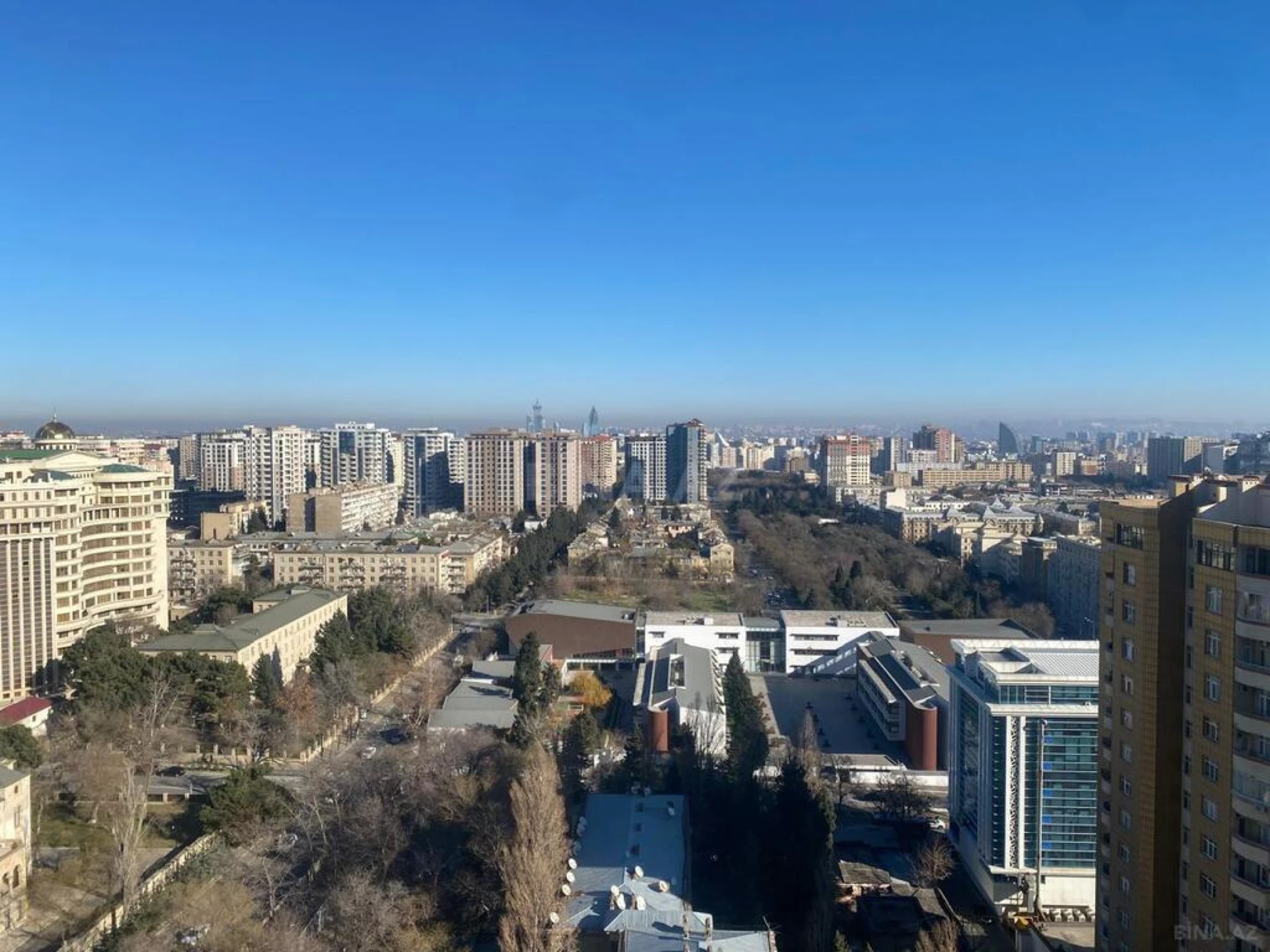 Satılır 3 otaqlı mənzil 220 m²