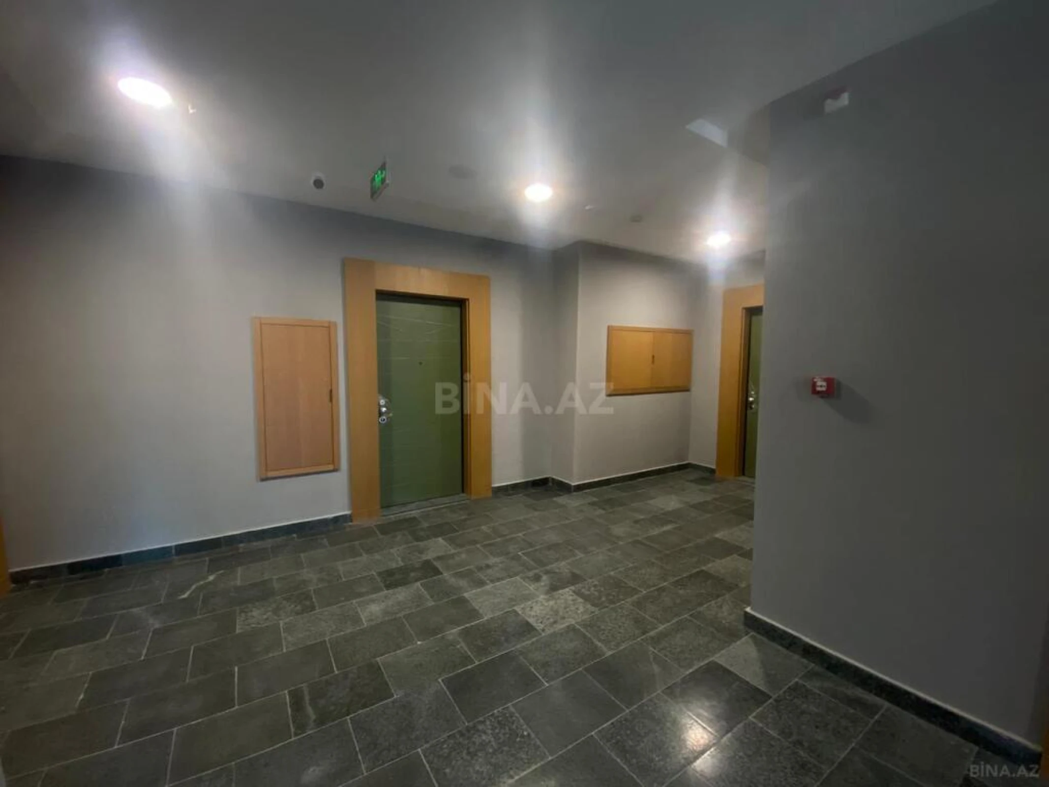 Satılır 3 otaqlı mənzil 220 m²
