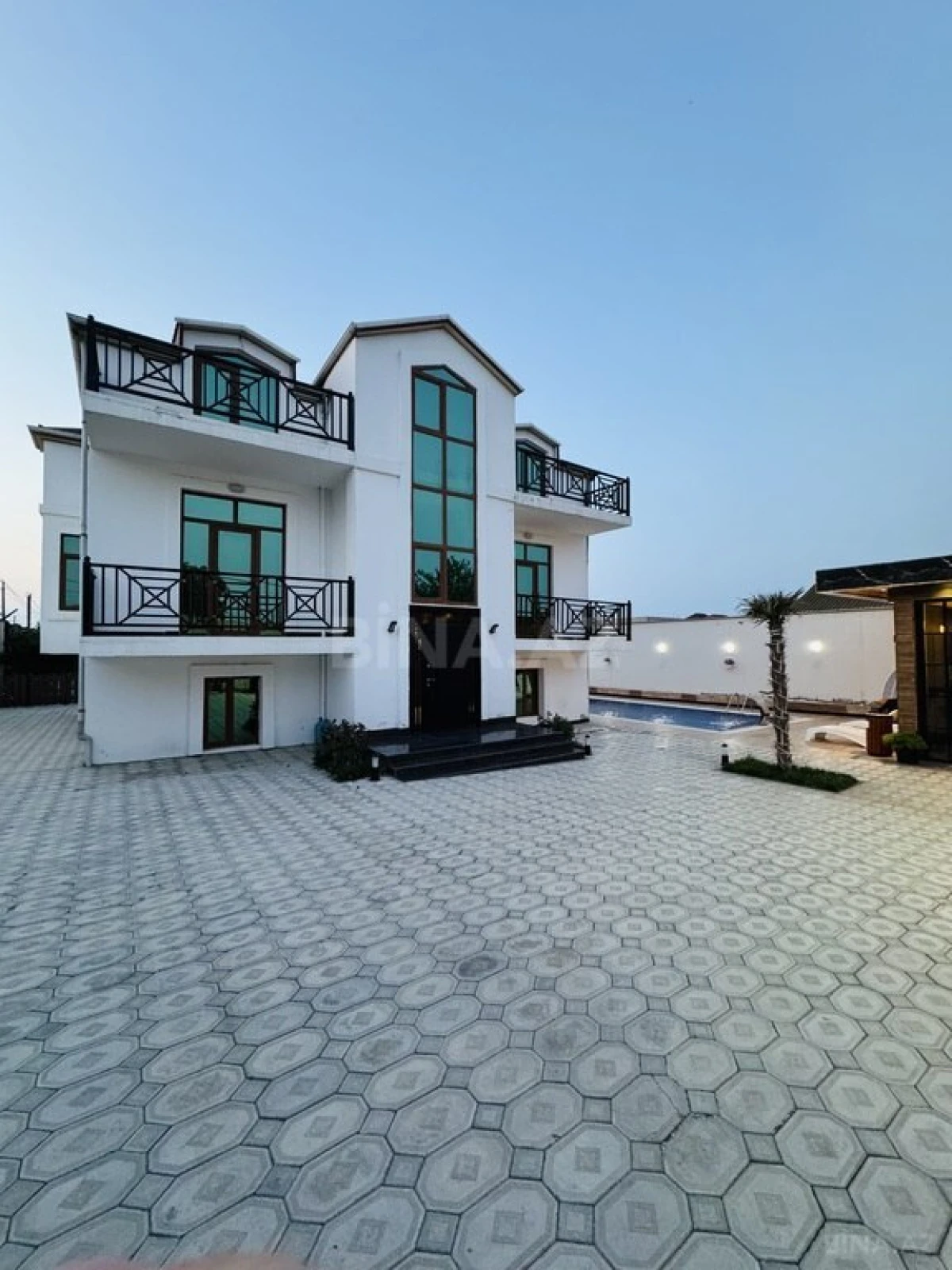 Kirayə verilir 5 otaqlı həyət evi 360 m²