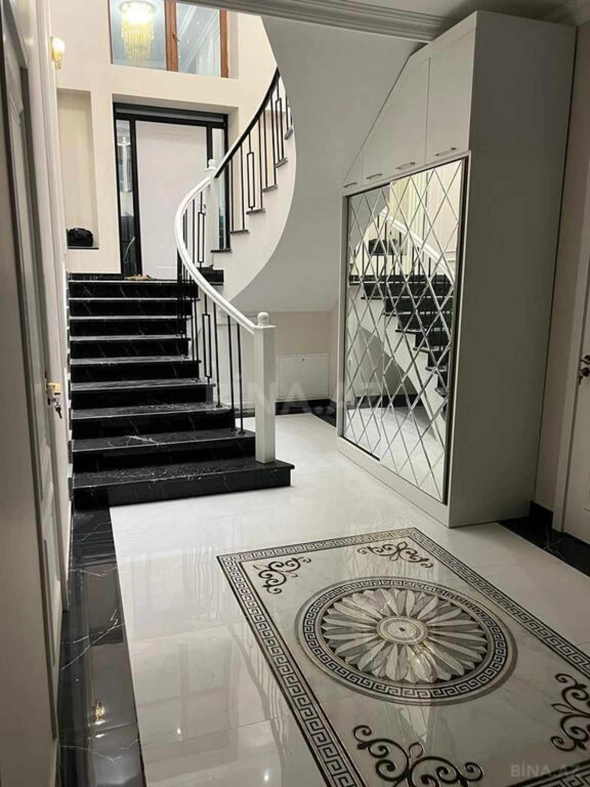 Kirayə verilir 5 otaqlı həyət evi 360 m²