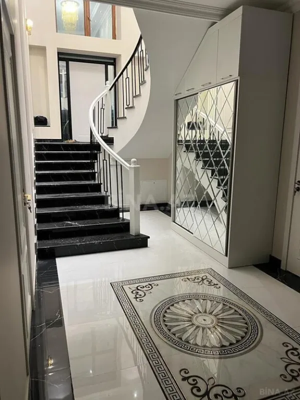 Kirayə verilir 5 otaqlı həyət evi 360 m²