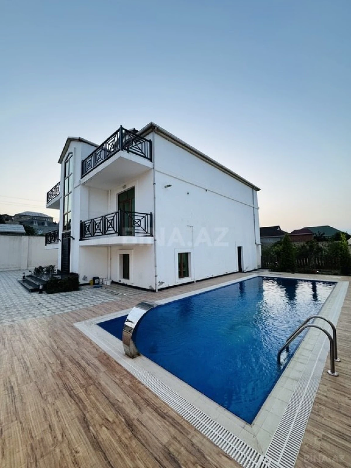 Kirayə verilir 5 otaqlı həyət evi 360 m²