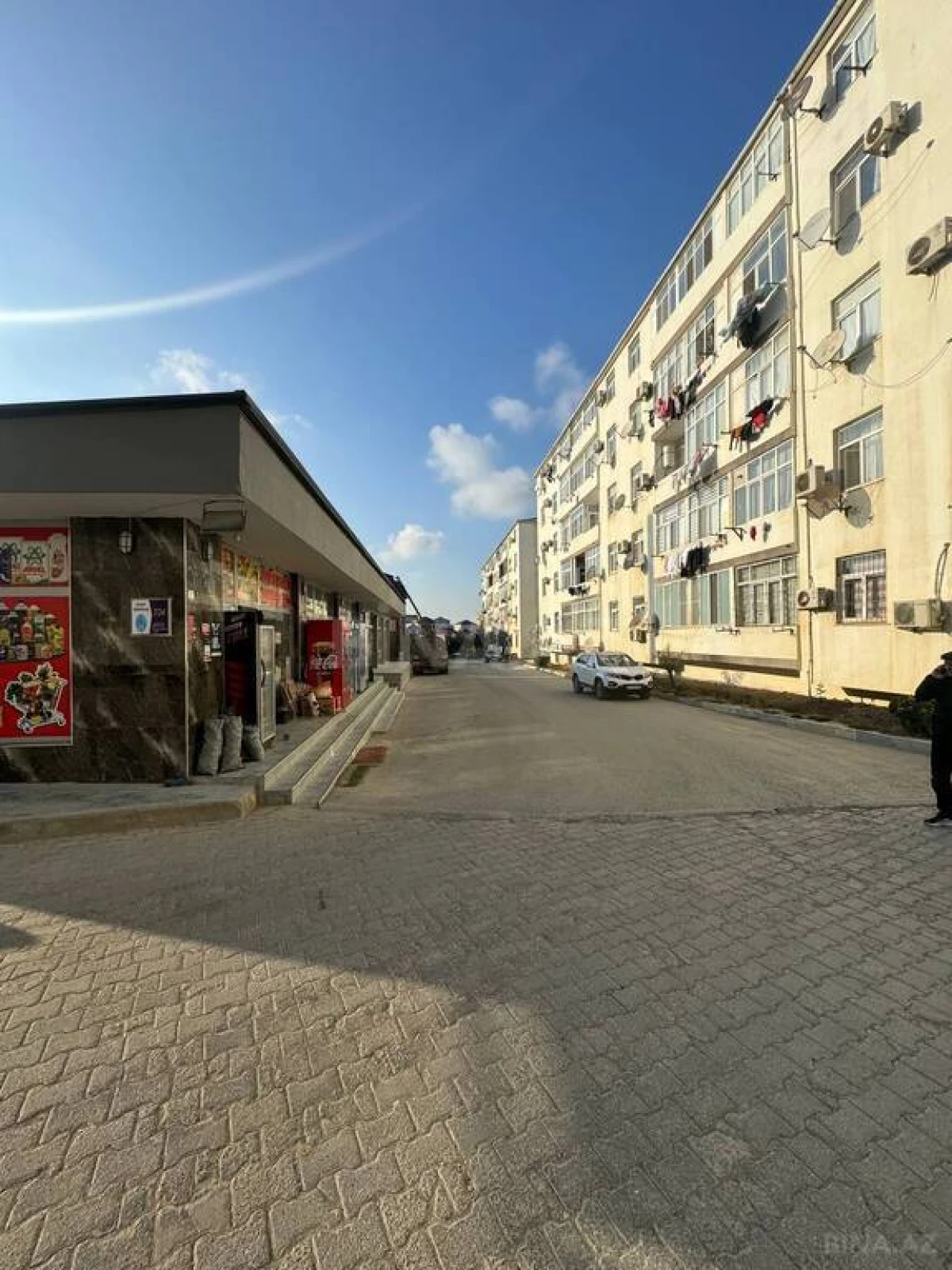 Satılır obyekt 77 m²