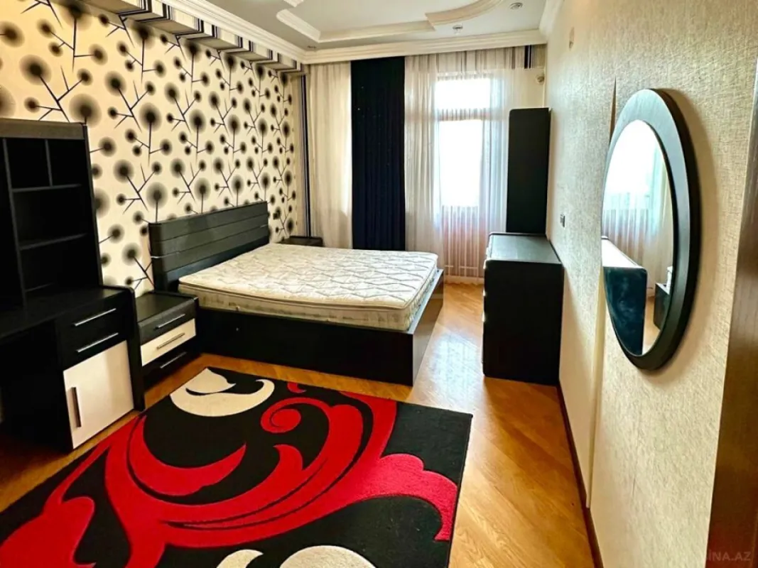 Satılır 5 otaqlı mənzil 242.3 m²