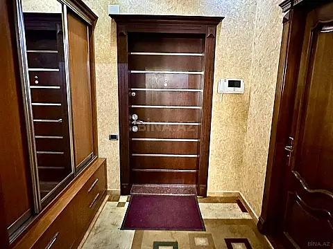 Satılır 5 otaqlı mənzil 242.3 m²