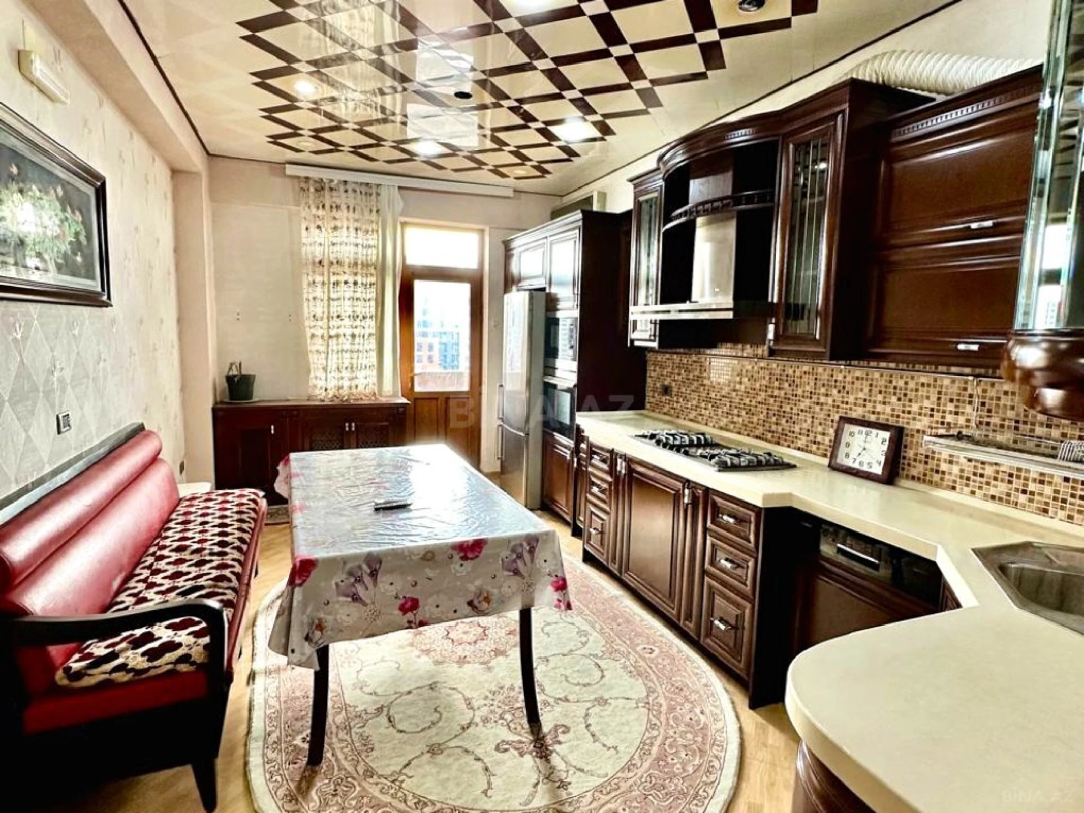 Satılır 5 otaqlı mənzil 242.3 m²