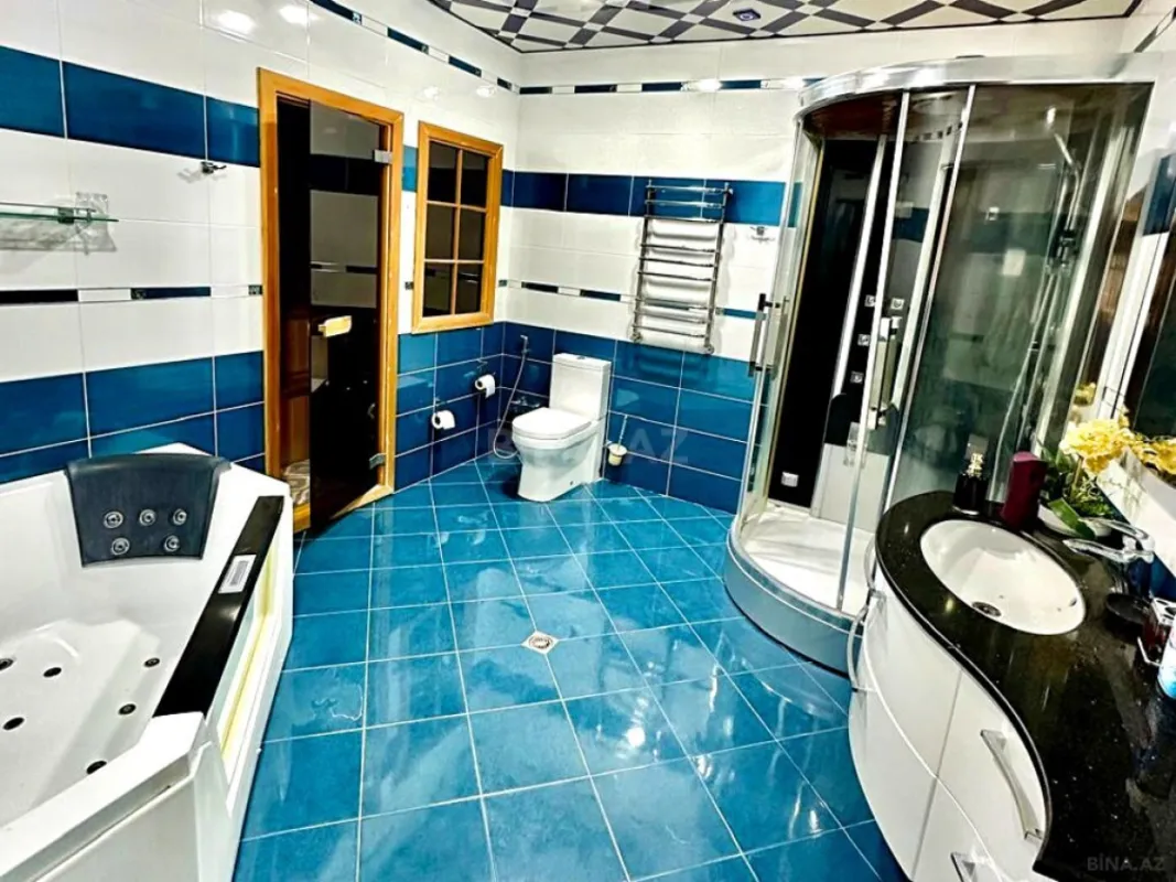 Satılır 5 otaqlı mənzil 242.3 m²