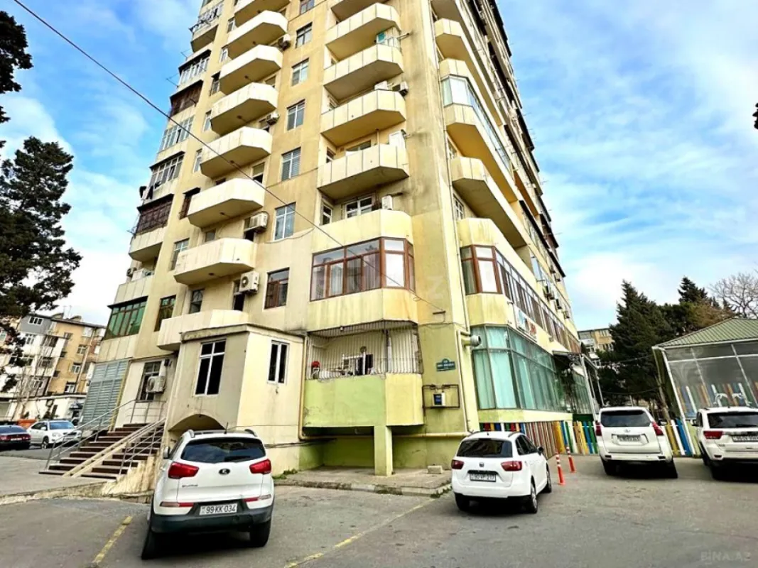 Satılır 5 otaqlı mənzil 242.3 m²
