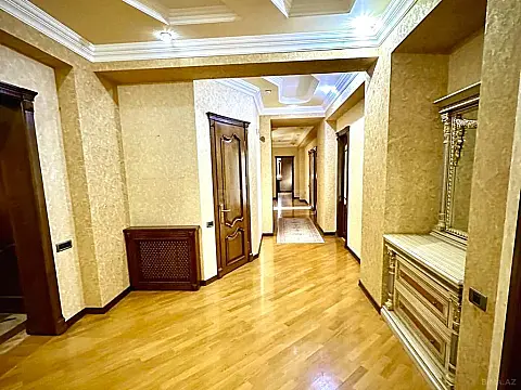 Satılır 5 otaqlı mənzil 242.3 m²