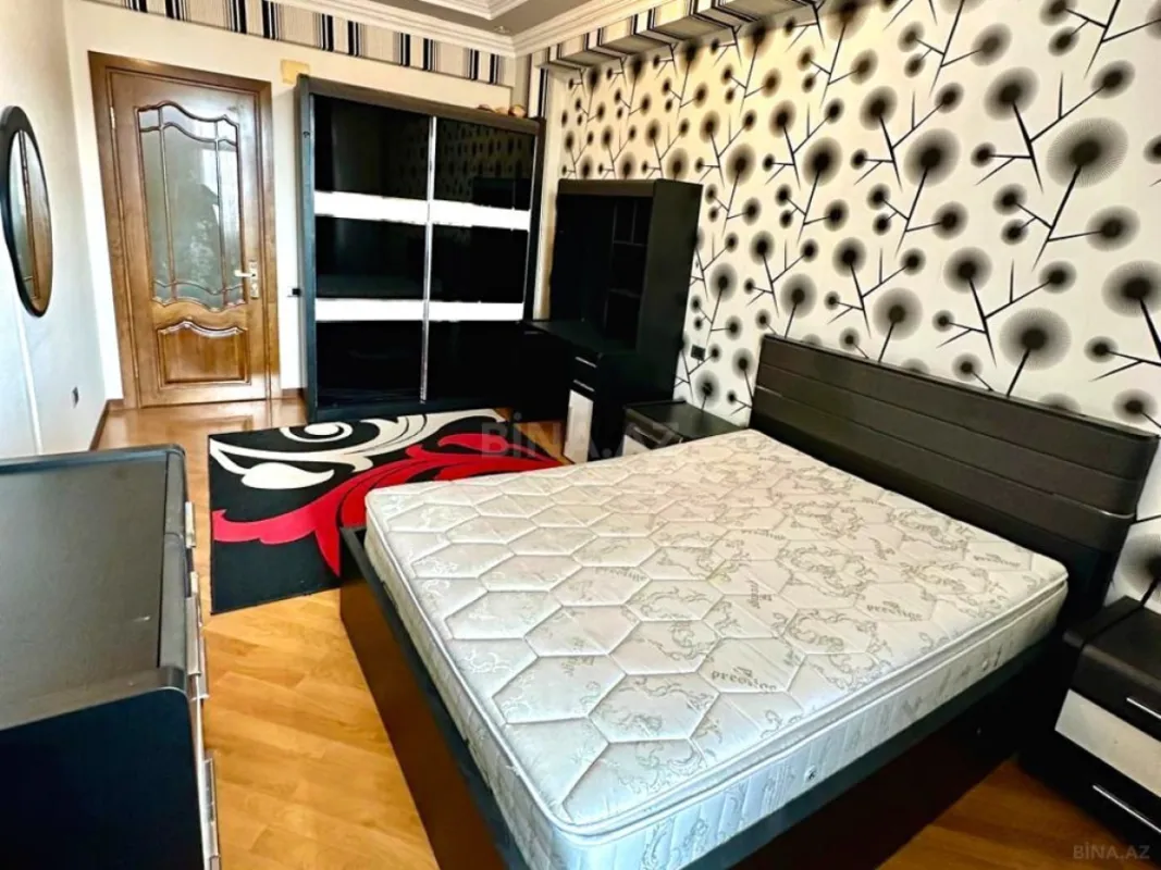 Satılır 5 otaqlı mənzil 242.3 m²