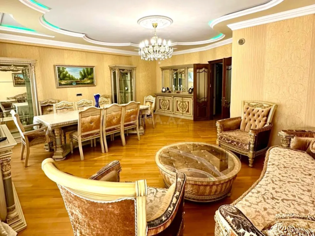 Satılır 5 otaqlı mənzil 242.3 m²