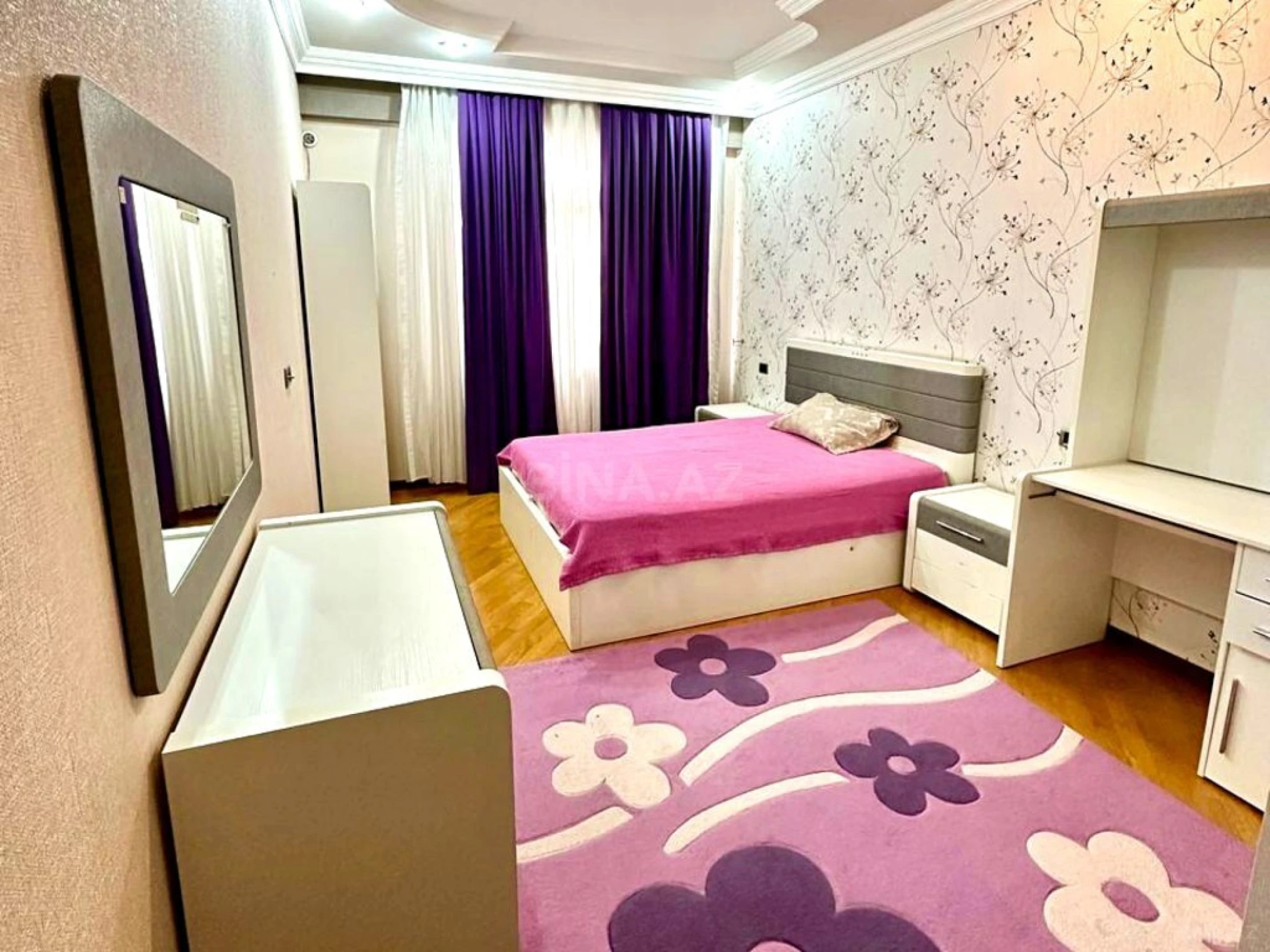 Satılır 5 otaqlı mənzil 242.3 m²