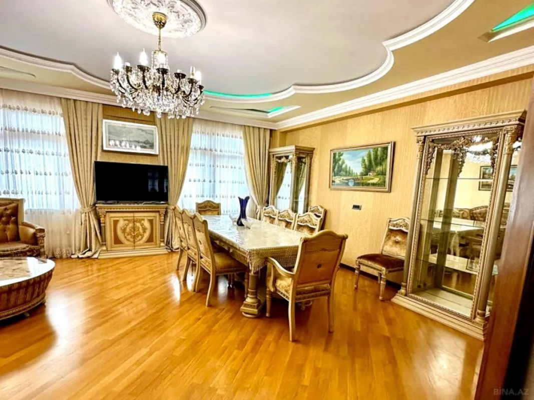 Satılır 5 otaqlı mənzil 242.3 m²