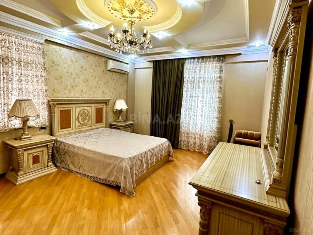 Satılır 5 otaqlı mənzil 242.3 m²