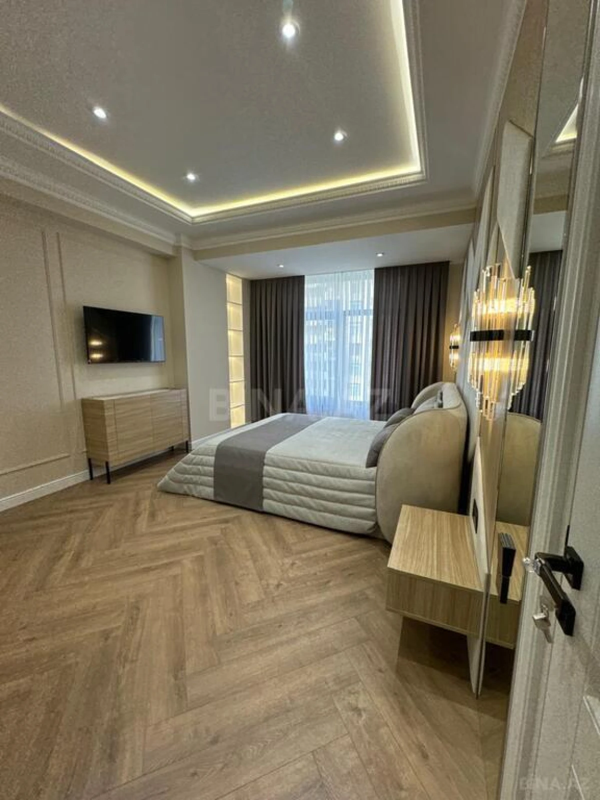 Satılır 4 otaqlı mənzil 170 m²