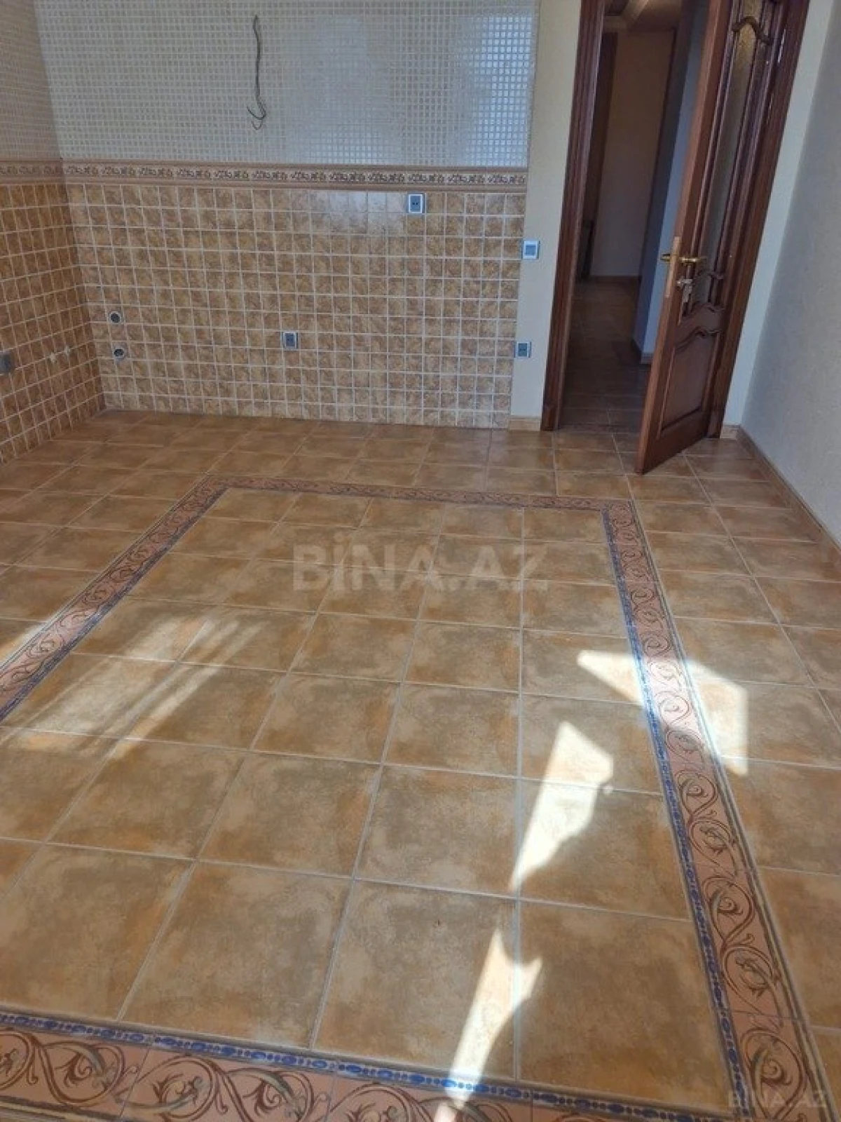 Satılır 3 otaqlı mənzil 129 m²