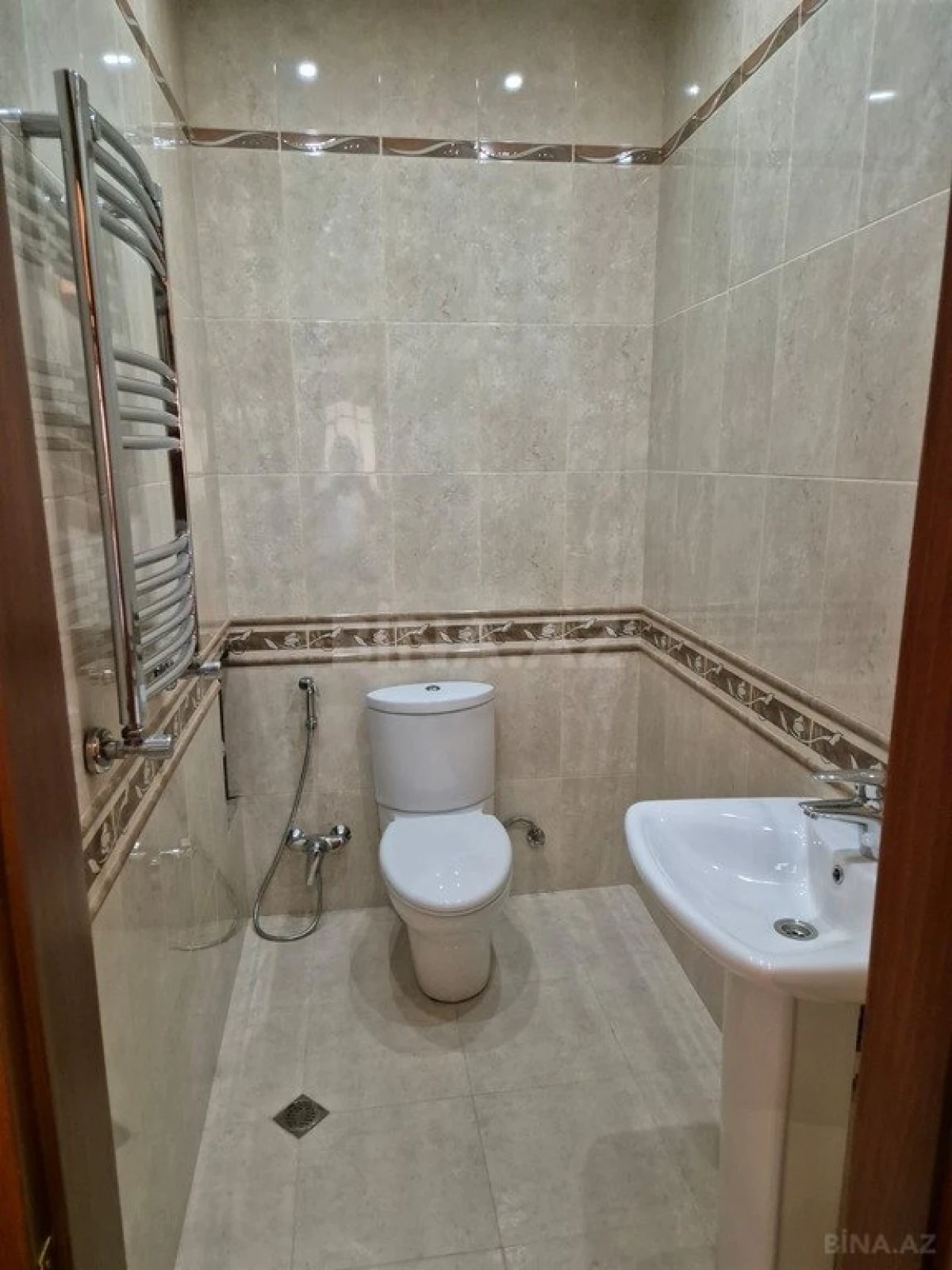 Satılır 3 otaqlı mənzil 129 m²