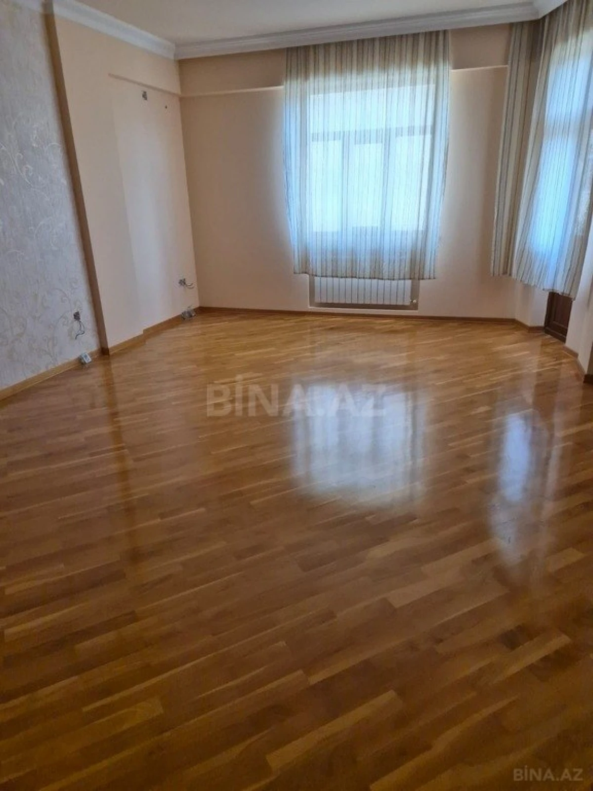 Satılır 3 otaqlı mənzil 129 m²