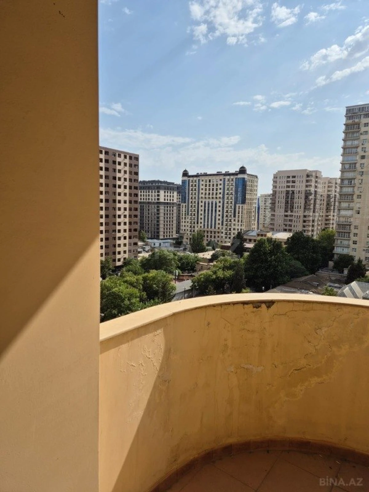 Satılır 3 otaqlı mənzil 129 m²