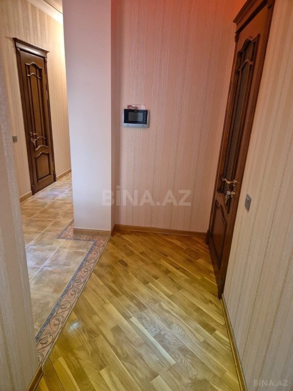 Satılır 3 otaqlı mənzil 129 m²