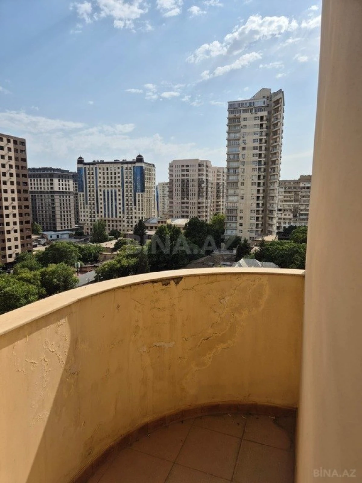 Satılır 3 otaqlı mənzil 129 m²