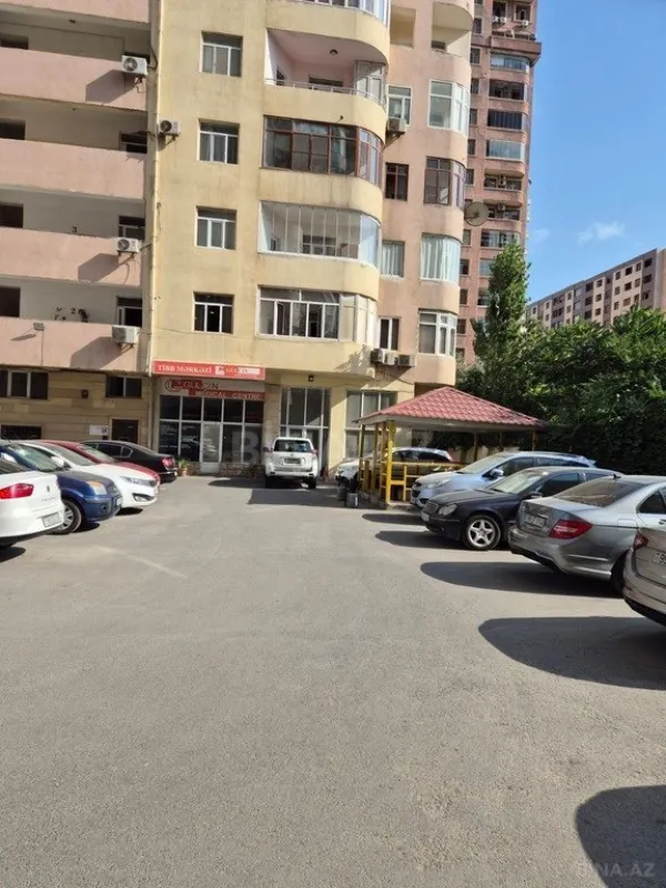 Satılır 3 otaqlı mənzil 129 m²