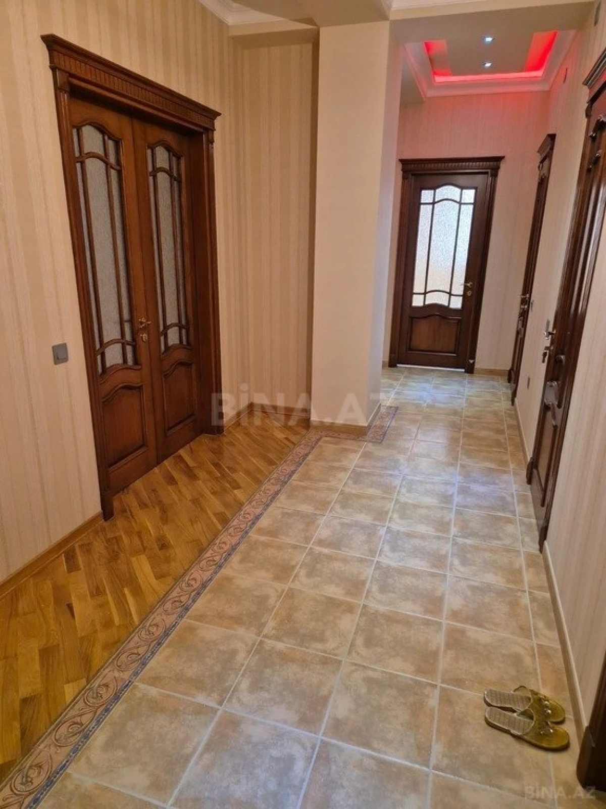 Satılır 3 otaqlı mənzil 129 m²